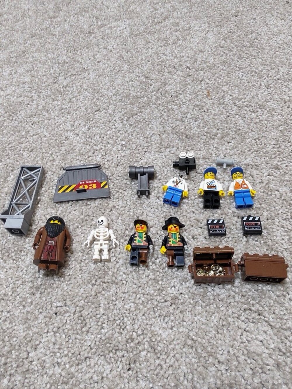 LEGO Vintage Minifigure Lot Studios Pirates Hagrid Skeleton Bunker Props Parts